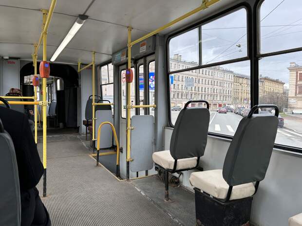 В Петербурге троллейбусный парк №6 отпраздновал 41 год