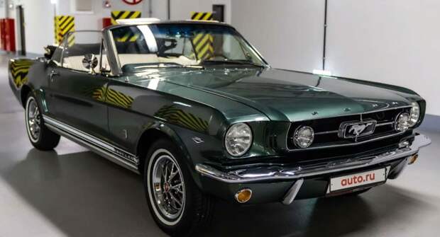В Санкт-Петербурге продают Ford Mustang первого поколения за 9 млн рублей