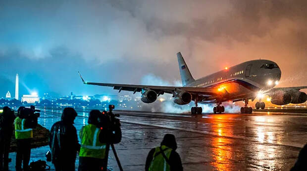 "Дух Анкориджа" из бутылки кока-колы. Готовится удар в спину: Истинная цель "визита дружбы" депутата Госдумы в США
