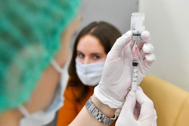 Гинцбург заявил о нулевой смертности от вакцинации «Спутником V»