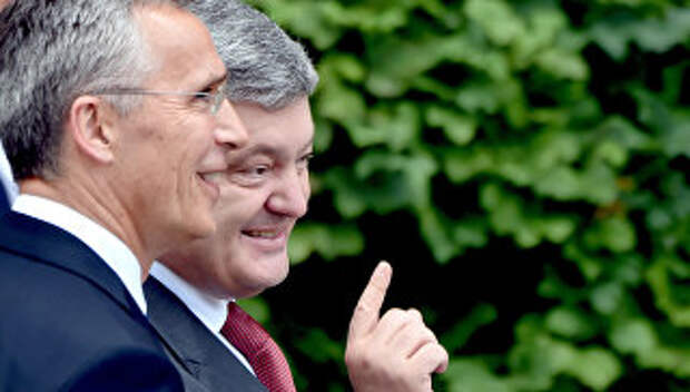 Президент Украины Петр Порошенко и генсек НАТО Йенс Столтенберг во время встречи в Киеве. 10 июля 2017