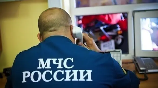 Волна до 4 м не позволяет начать эвакуацию экипажа судна в Приморье