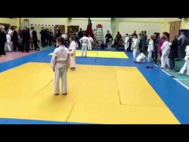 Соревнования по дзюдо. Российская дзюдоистка. Детская борьба Judo девочка против мальчика. Торжок соревнования по дзюдо