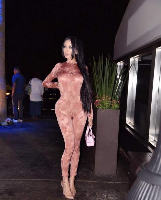 Поклонница Кардашьян потратила полмиллиона долларов на пластику, чтобы выглядеть как Ким задница, знаменитости. внешность, операция, тело, фигура