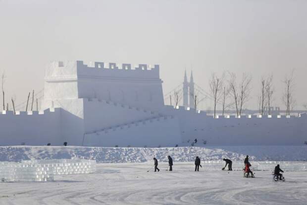 Ледяной город занимает площадь около 0.6 кв.км. Ледяная  скульптура, факты