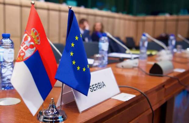 Сербия терпит унижения, но все равно ползёт в ЕС