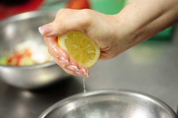 Если блюду не хватает вкуса, добавьте сок лимона. / Фото: smachno.ua