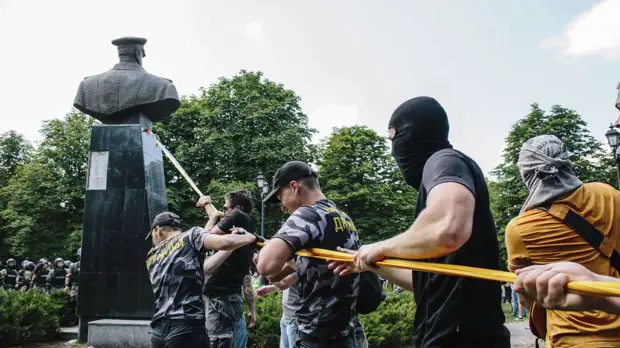 Глава ФБР Мира Тэрада назвала осквернение советских памятников оскорблением исторической памяти