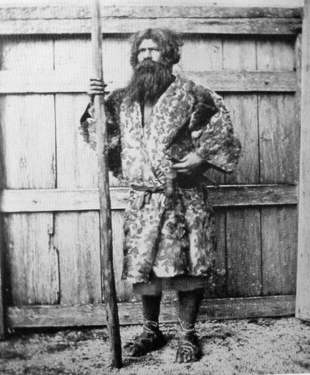 Представитель айнов — коренного населения Японии. 1880 год. история, ретро, фотографии