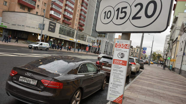 Время стоянки автомобилей каршеринга на платных парковках в Москве могут ограничить
