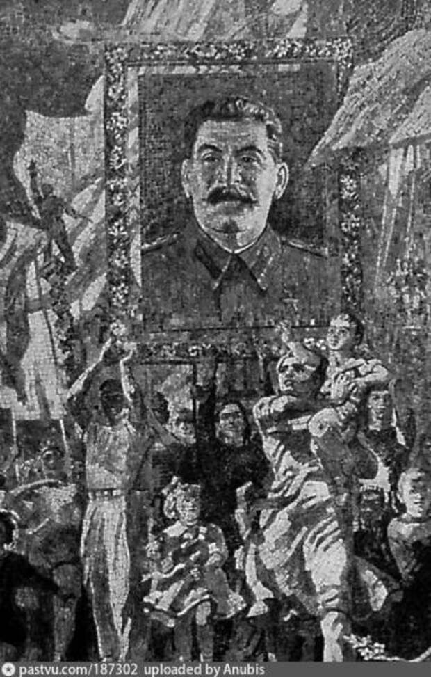 Где в московском метро увековечена память о Сталине?