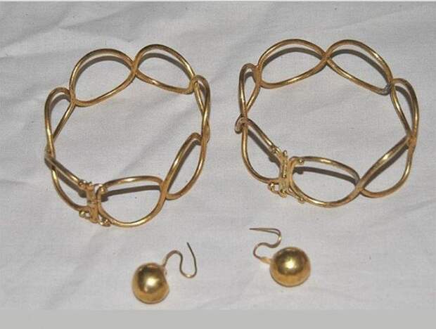 Золотые браслеты и сережки Клады, археология, интересно, история, сокровища