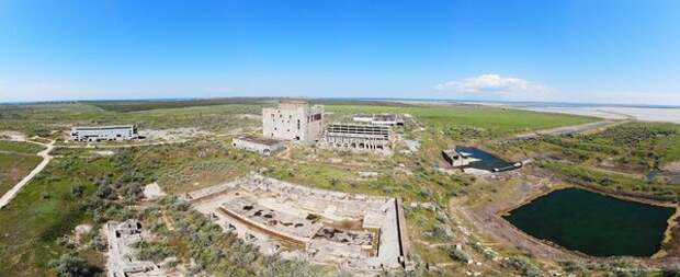 Панорамный вид на Крымскую АЭС. Фото увеличивается по клику
