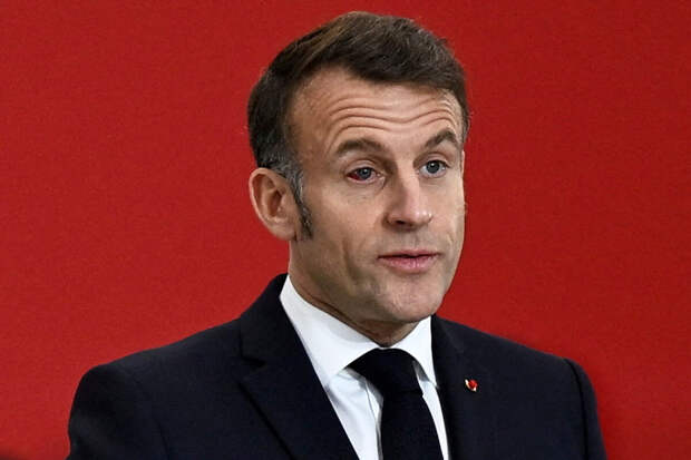 Le Figaro: Макрон вышел на публику с воспаленным глазом