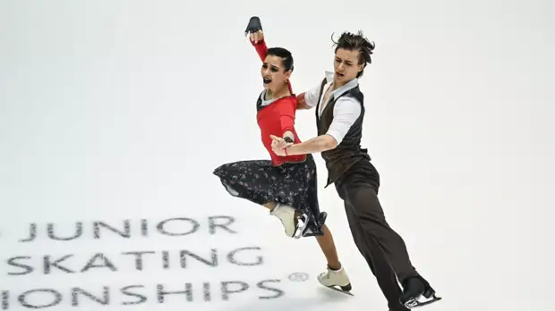 Шанаева и Нарижный идут третьими на турнире в Будапеште по фигурному катанию