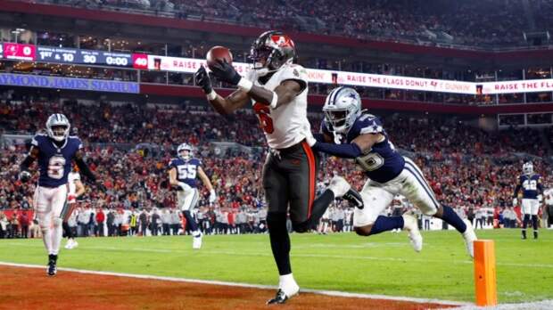 Julio Jones scoring during NFL Wild Card weekend
