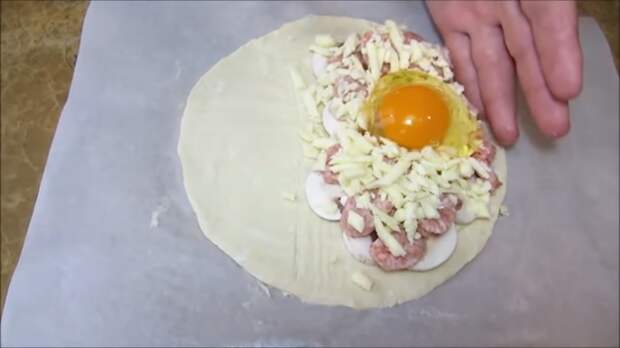 Закрытый пирог а-ля кальцоне Пирог, Пицца калцоне, Вкусно, Просто, Быстро, Рецепт, Длиннопост, Другая кухня, Видео рецепт, Видео