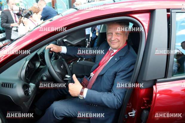 «АвтоВАЗ» показал на ПМЭФ новую Lada Iskra