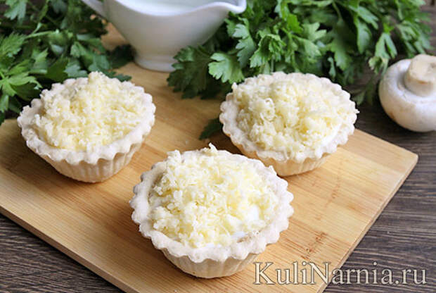 Жульен с курицей в тарталетках