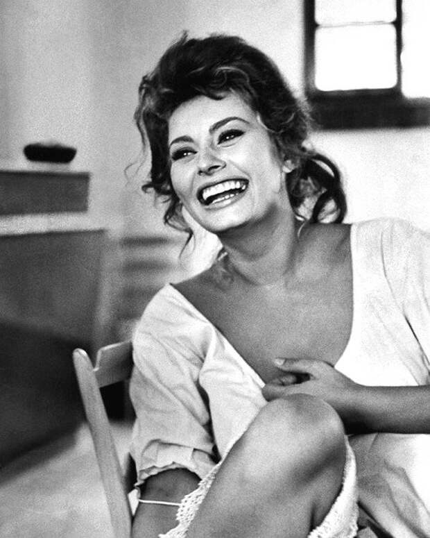 Эта фотография с обложки LIFE 11 августа 1961 года - «Уловки увлекательной женщины: Софи Лорен». Фотограф Альфред Эйзенштадт - коллекция изображений LIFE Весь Мир в объективе, ретро, фотографии
