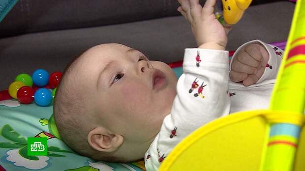 Умирающему малышу нужны 163 млн рублей на спасительную инъекцию