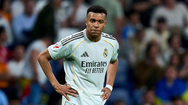 Мбаппе в кровь разбили лицо ударом локтя в штрафной, но судья не назначил пенальти