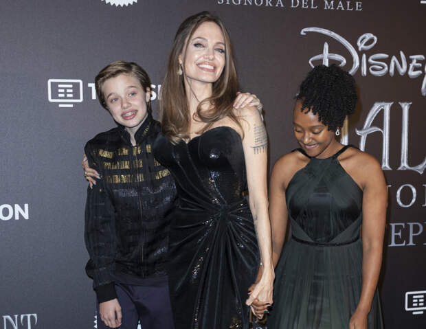 Дочь Джоли и Питта Шайло попросила на 18-летие примирение родителей