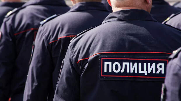 Задержанный россиянин напал на полицейского в отделе, отобрал оружие и попытался сбежать