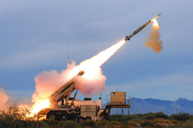 TRT Haber: американская ракета Patriot дала сбой и упала в жилом районе Манамы