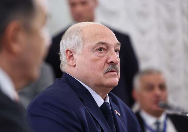 Лукашенко заявил о попытке потомков нацистов создать ударную силу для броска на Восток