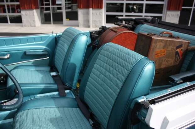 На аукцион выставлен Jeep Jeepster Commando Convertible (53 фото)