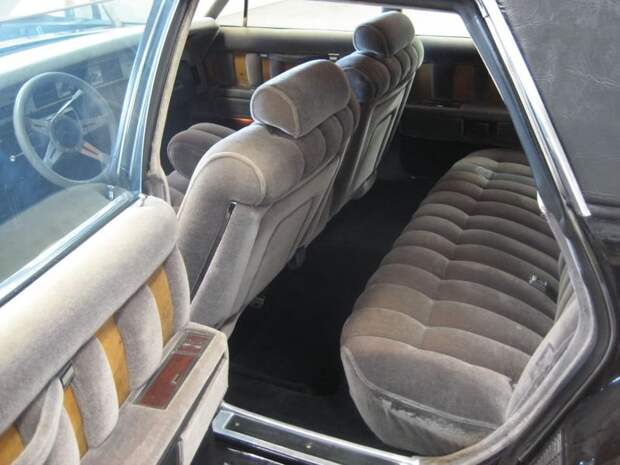Симбиоз Bugatti и Lincoln в неизвестном Bugincoln (16 фото)