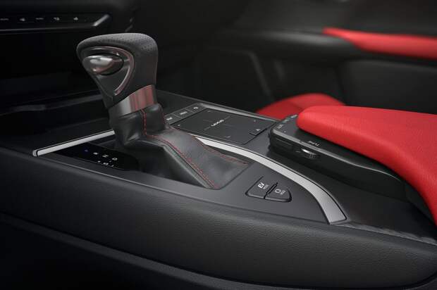 Lexus UX: смелый дизайн, новая платформа
