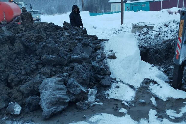 Шесть дней у жителей поселка в Новосибирской области нет воды из-за аварии