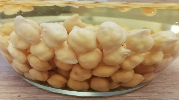 Хумус с бастурмой, запеченный в духовке