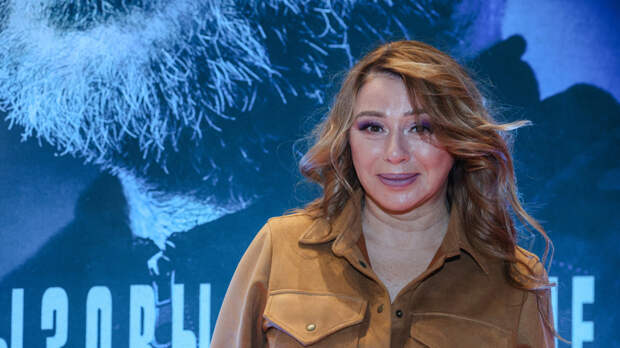 «Я была хорошей девочкой»: 61-летняя Алена Апина обнажила бедра, подводя итоги года