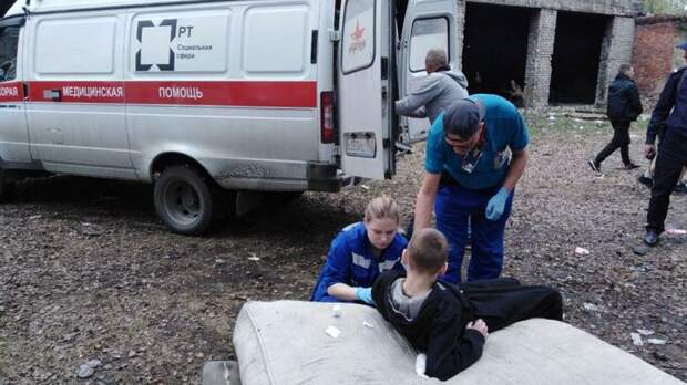 Железобетонная плита упала на подростка в Новокузнецке