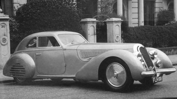 Редкий олдтаймер Alfa Romeo 8C 2900B Touring Berlinetta