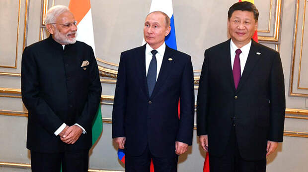 Россия попала в любовный треугольник: Индия и Китай хотят выбора