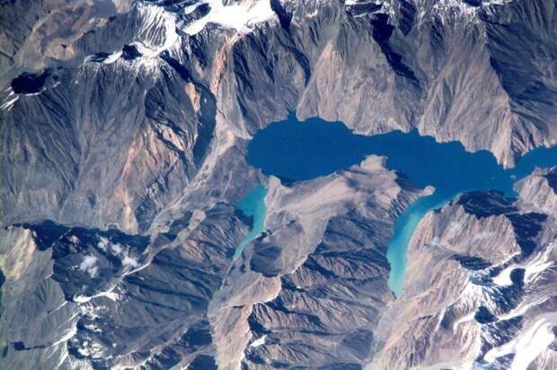 Озеро, которое держит в страхе население сразу четырех стран водоемы, природа, факты