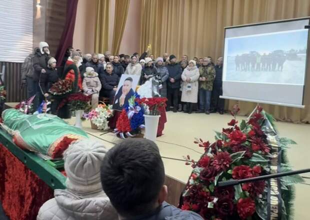 «Хуш, милләтнең киң күңелле, кешелекле улы!»: Ильяс Гимадутдиновны соңгы юлга озаттылар