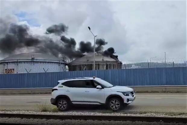 НПЗ в Хайфе поврежден в результате удара Ирана, пожар сняли на видео