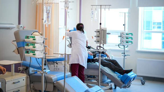 Онколог назвал средний возраст заболевания раком в РФ