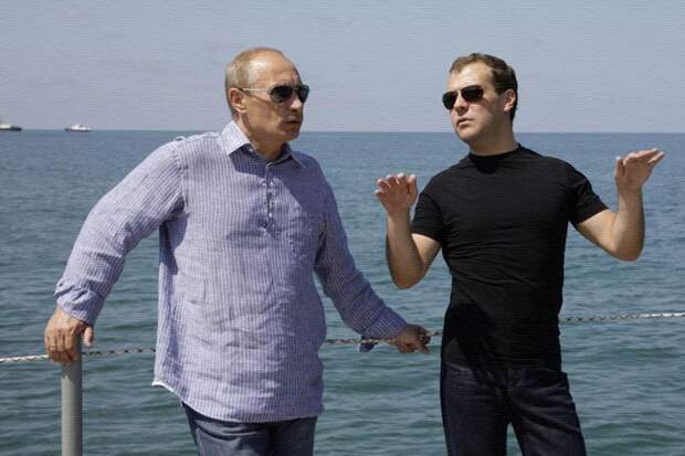 Медведев и Путин