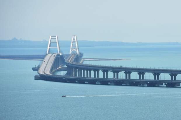 Движение автотранспорта по Крымскому мосту перекрывали на 10 минут