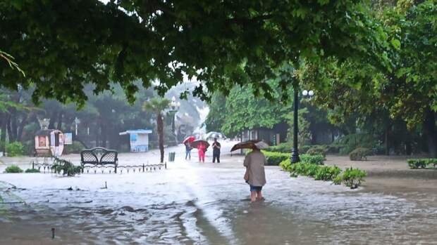 Ростуризм рекомендовал отказаться от посещения Крыма из-за разгула стихии