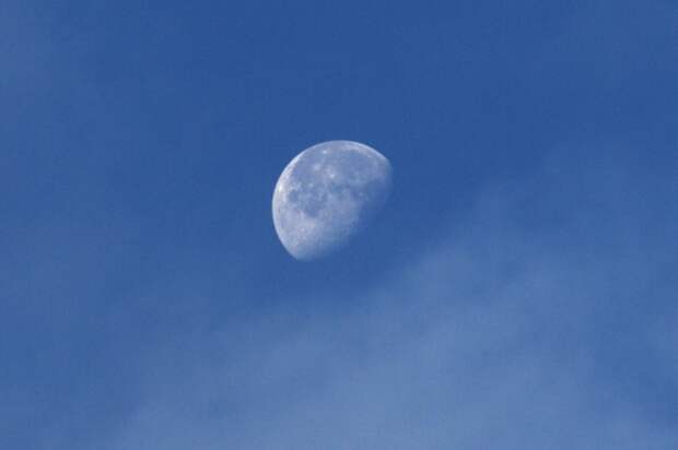 Луна видна всегда, когда она на солнечной стороне. ¦Фото: earth-chronicles.ru.