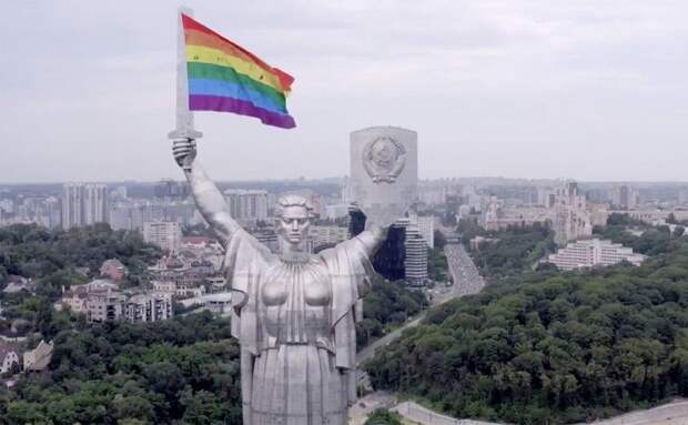 Монумент "Родина-мать" в г. Киев. Июль, 2020 г. Монумент "Родина-мать" в г. Киев. Июль, 2020 г.
