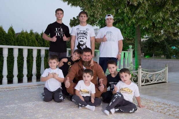 Глава Чеченской Республики Рамзан Кадыров как один из самых неоднозначных и в то же время самых влиятельных политических деятелей всегда вызывал интерес как у российских граждан, так и за пределами...-4