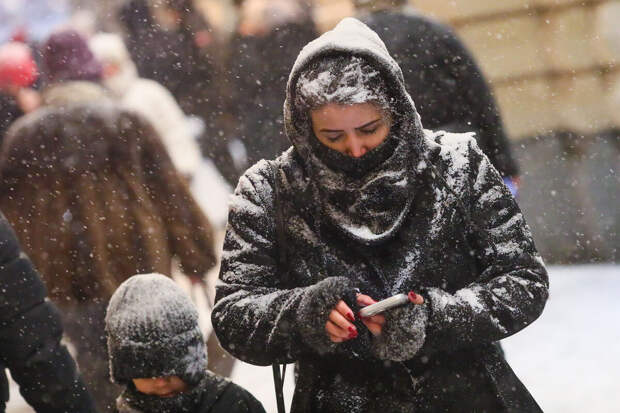 Половина россиян чувствуют снижение продуктивности во время снегопадов